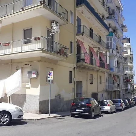 Casa Vacanza Nuvola Rossa Kr7 Crotone Exterior photo